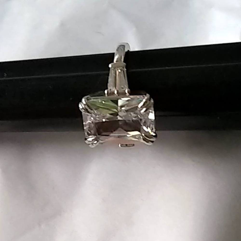 Size 8 gorgeous baguette cubic zirconia ring